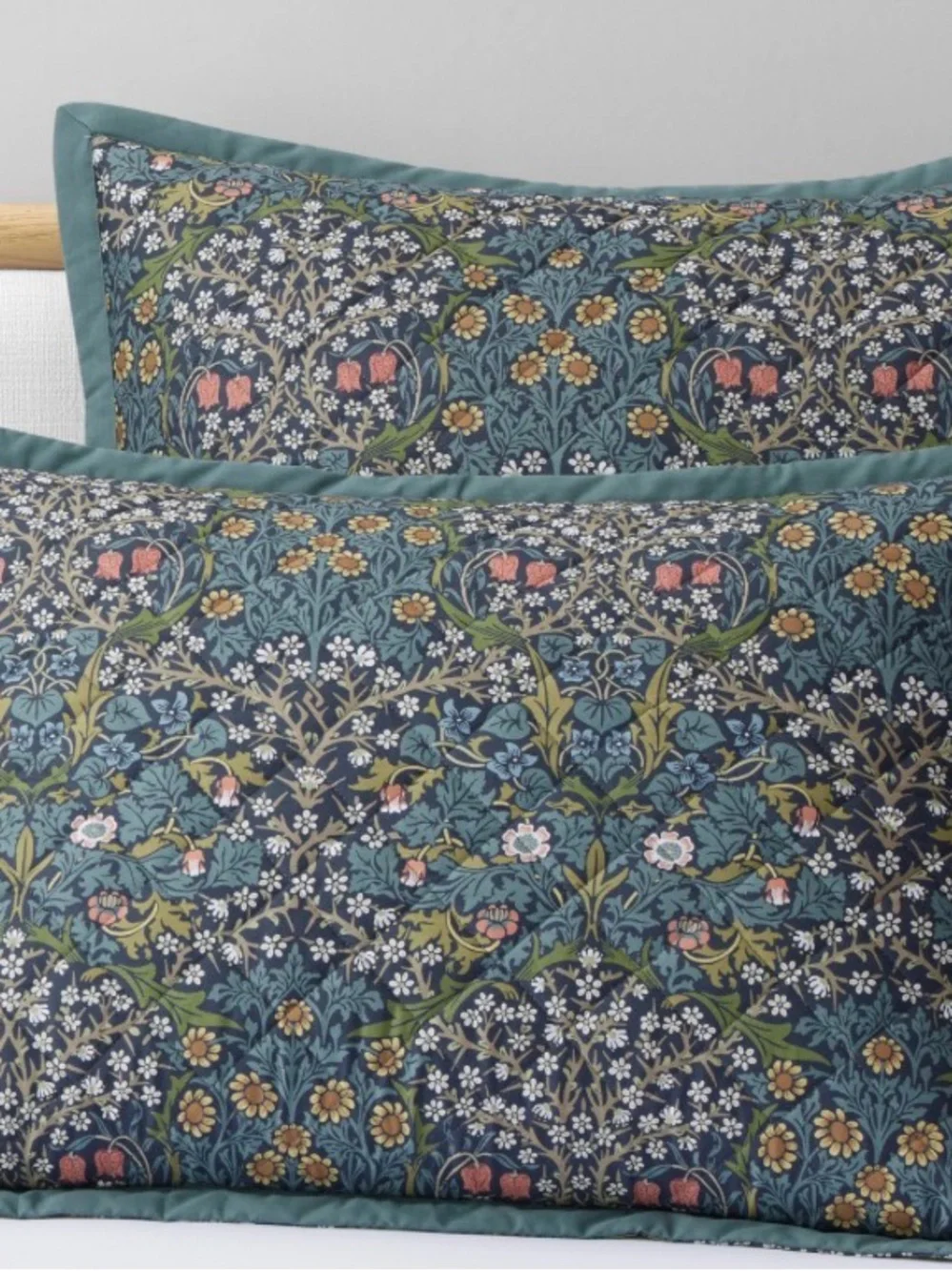 MORRIS & CO x WILLIAM SONOMA Floral Quilted Comforter Set in Teal Blue (KING)